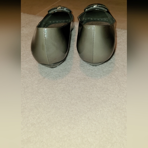 BCBG designer ombre gray patent leather low open toe wedge size 8 - Picture 6 of 7